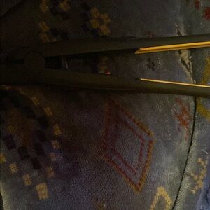 Black and Gold Hair Straightener